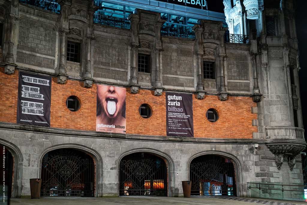 Comunicación Cultural Lona exterior-Azkuna Zentroa-Alhóndiga Bilbao